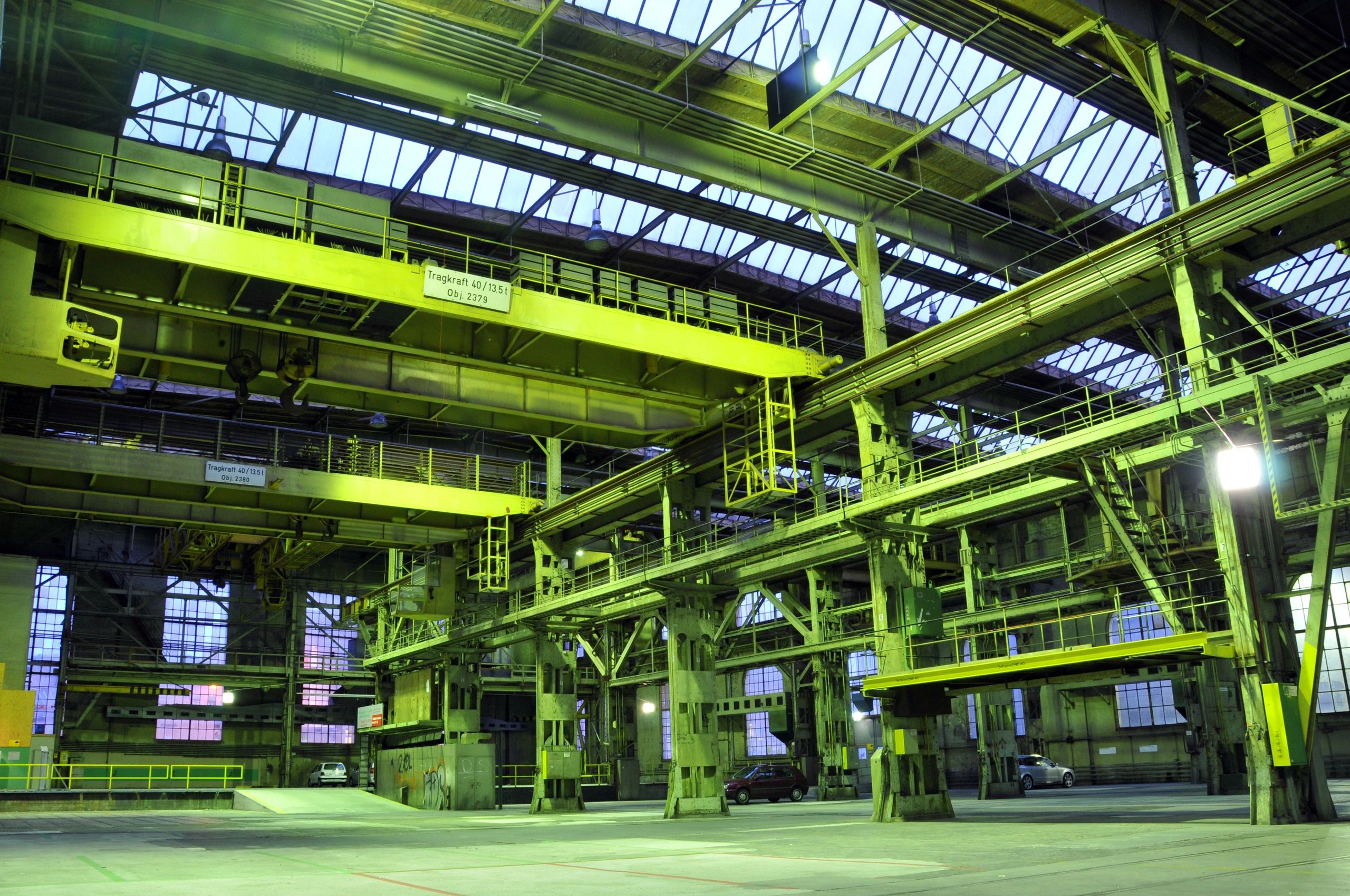 Industrial factory hall for machinery production